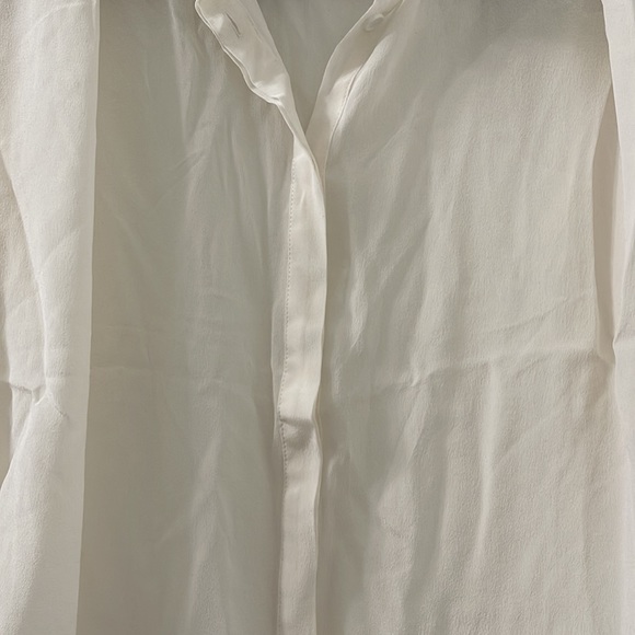 Unconditional semi sheer sleeveless blouse - Picture 4 of 4